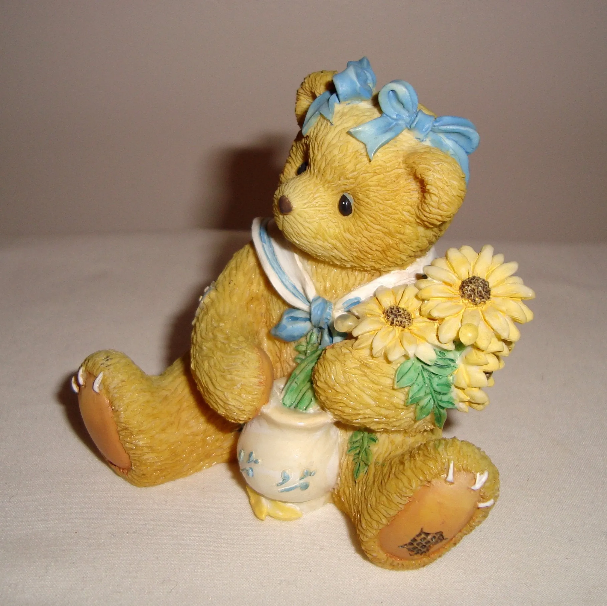 1996 Enesco Cherished Teddy Susan 'Love Stems From Our Friendship' Figurine 202894