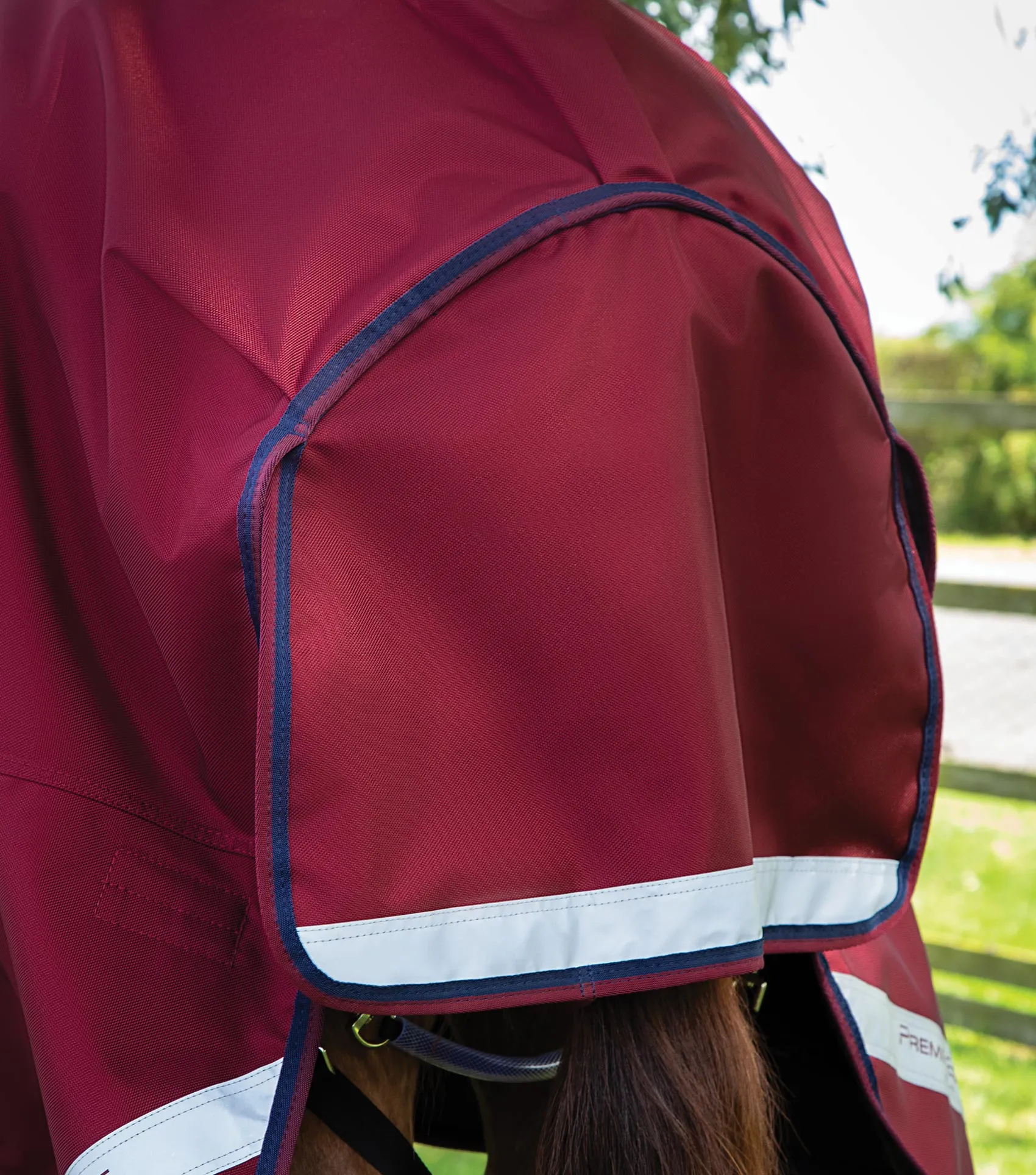 Titan 50g Turnout Rug with Classic Neck Cover Burgundy